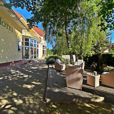 Hotel Penta Lux Tata Ngoại thất bức ảnh