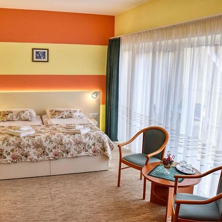 Hotel Penta Lux Tata Ngoại thất bức ảnh