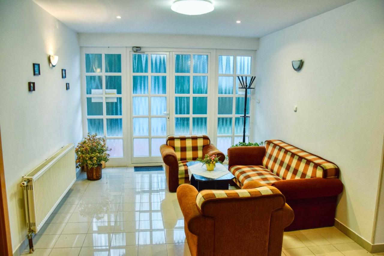 Hotel Penta Lux Tata Ngoại thất bức ảnh