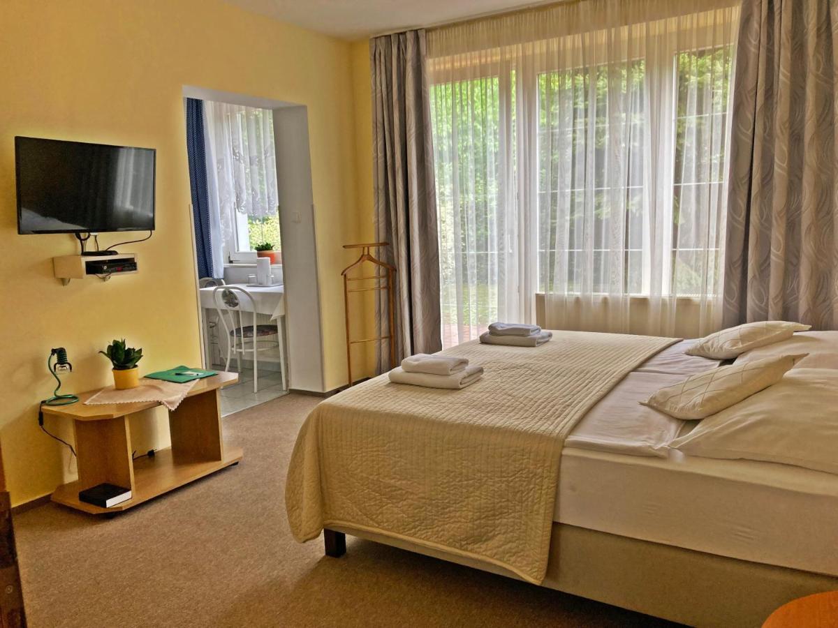Hotel Penta Lux Tata Ngoại thất bức ảnh
