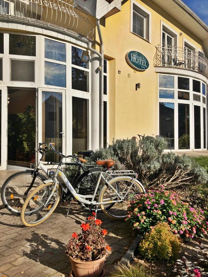 Hotel Penta Lux Tata Ngoại thất bức ảnh